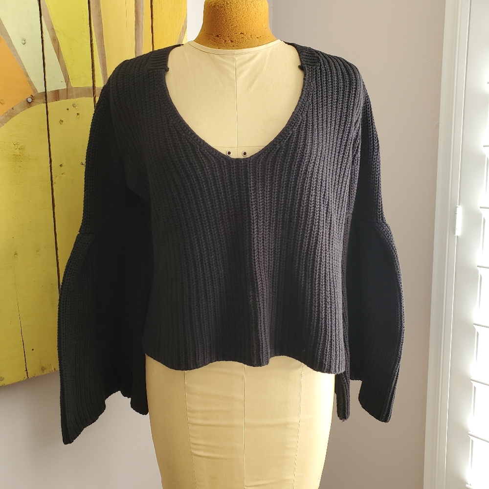 Free People Black Bell Sleeve Cropped Cotton Sweater Size Medium - Picture 1 of 8
